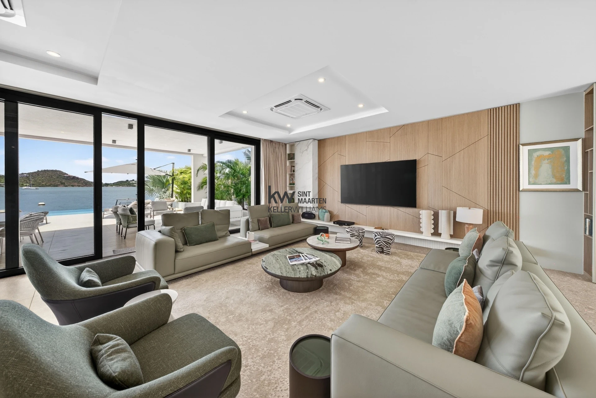 Villa in Point Pirouette