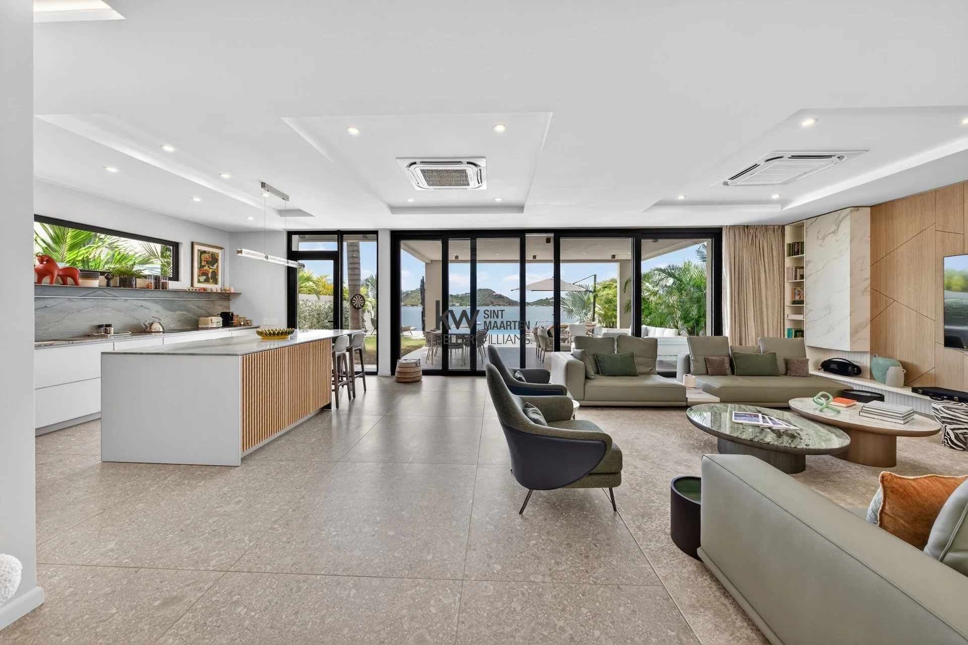 Villa in Point Pirouette