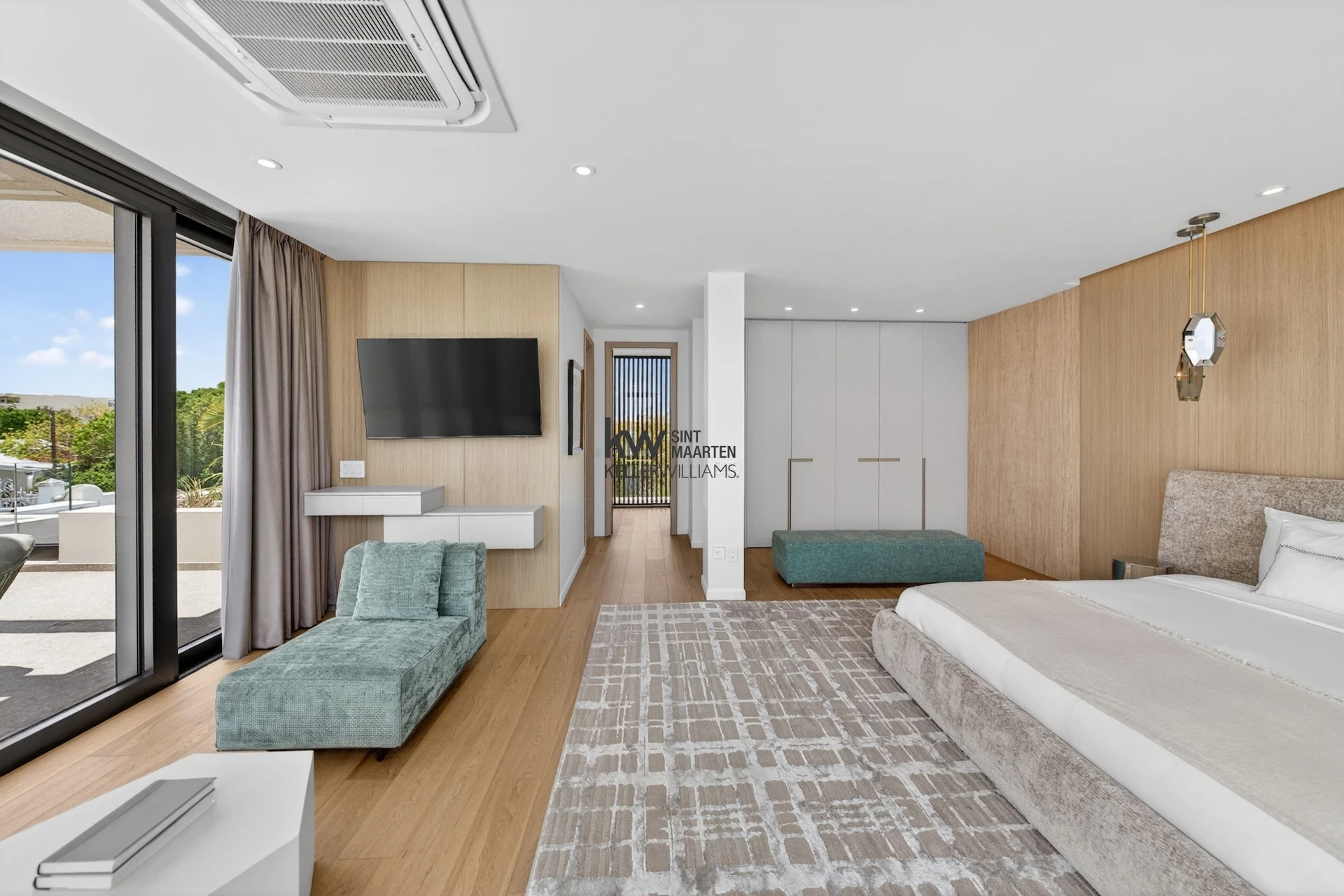 Villa in Point Pirouette