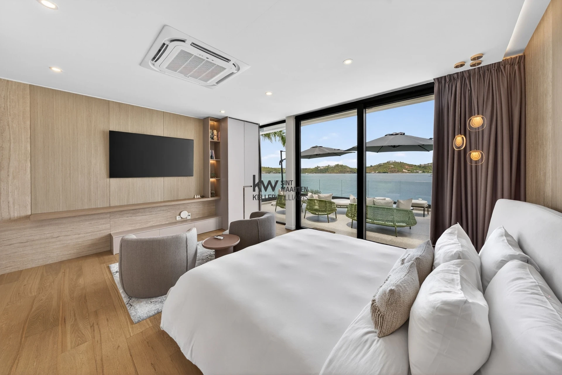Villa in Point Pirouette