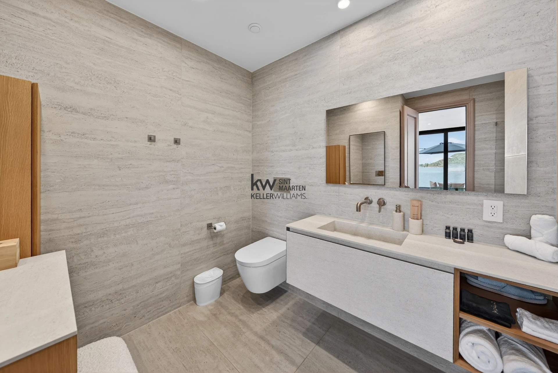 Villa in Point Pirouette