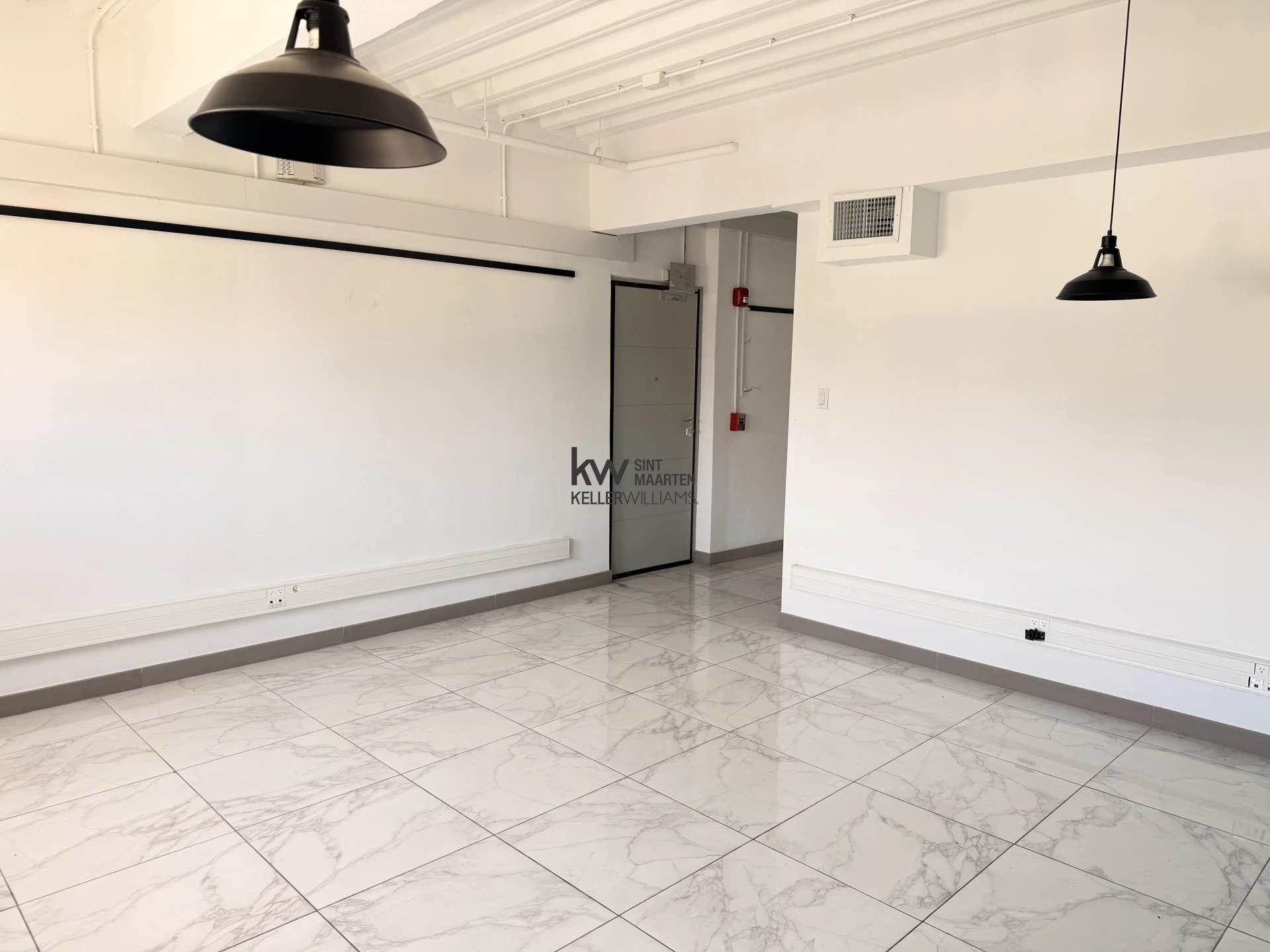 Commercial in Simpson Bay