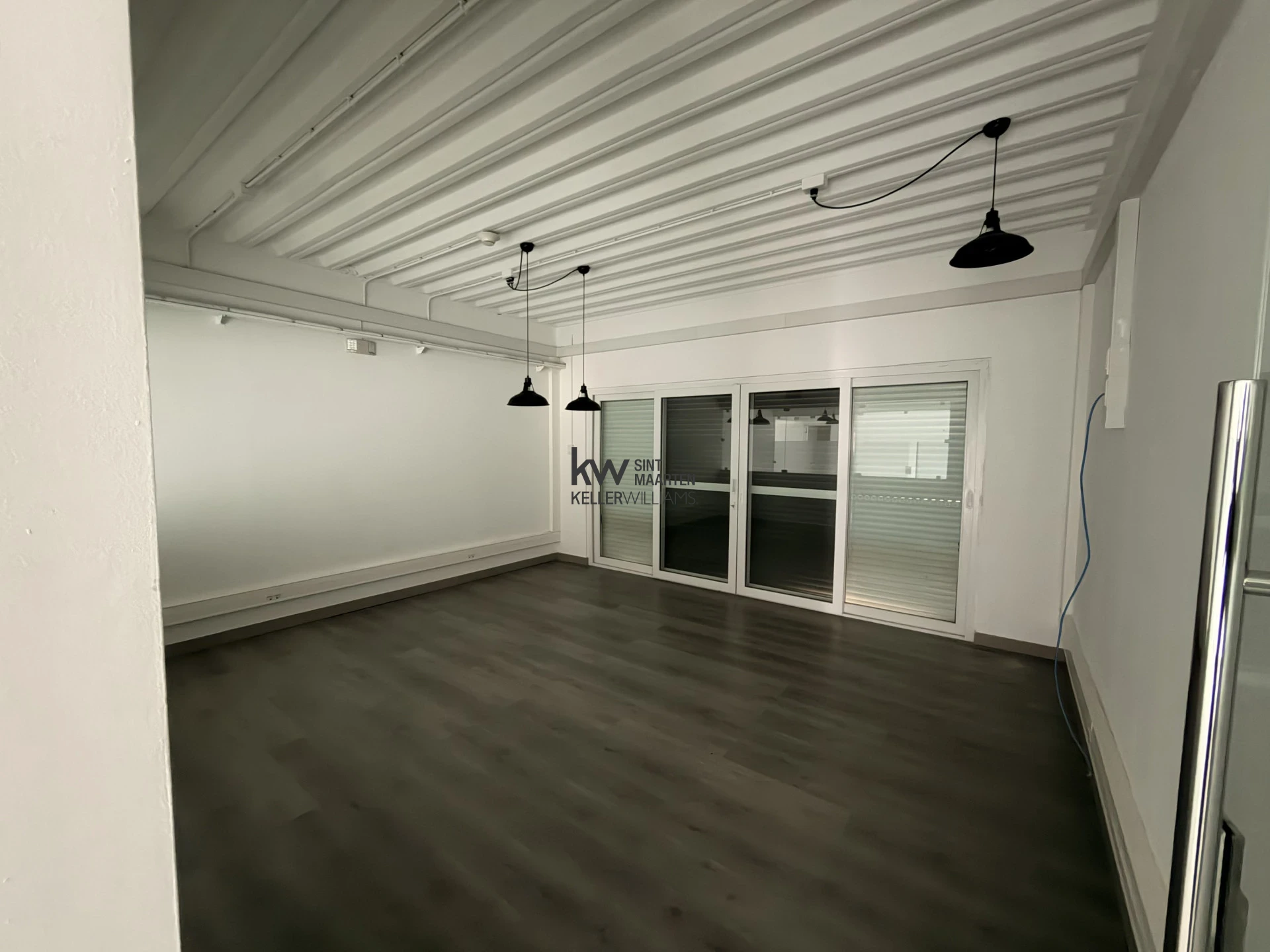 Commercial in Simpson Bay