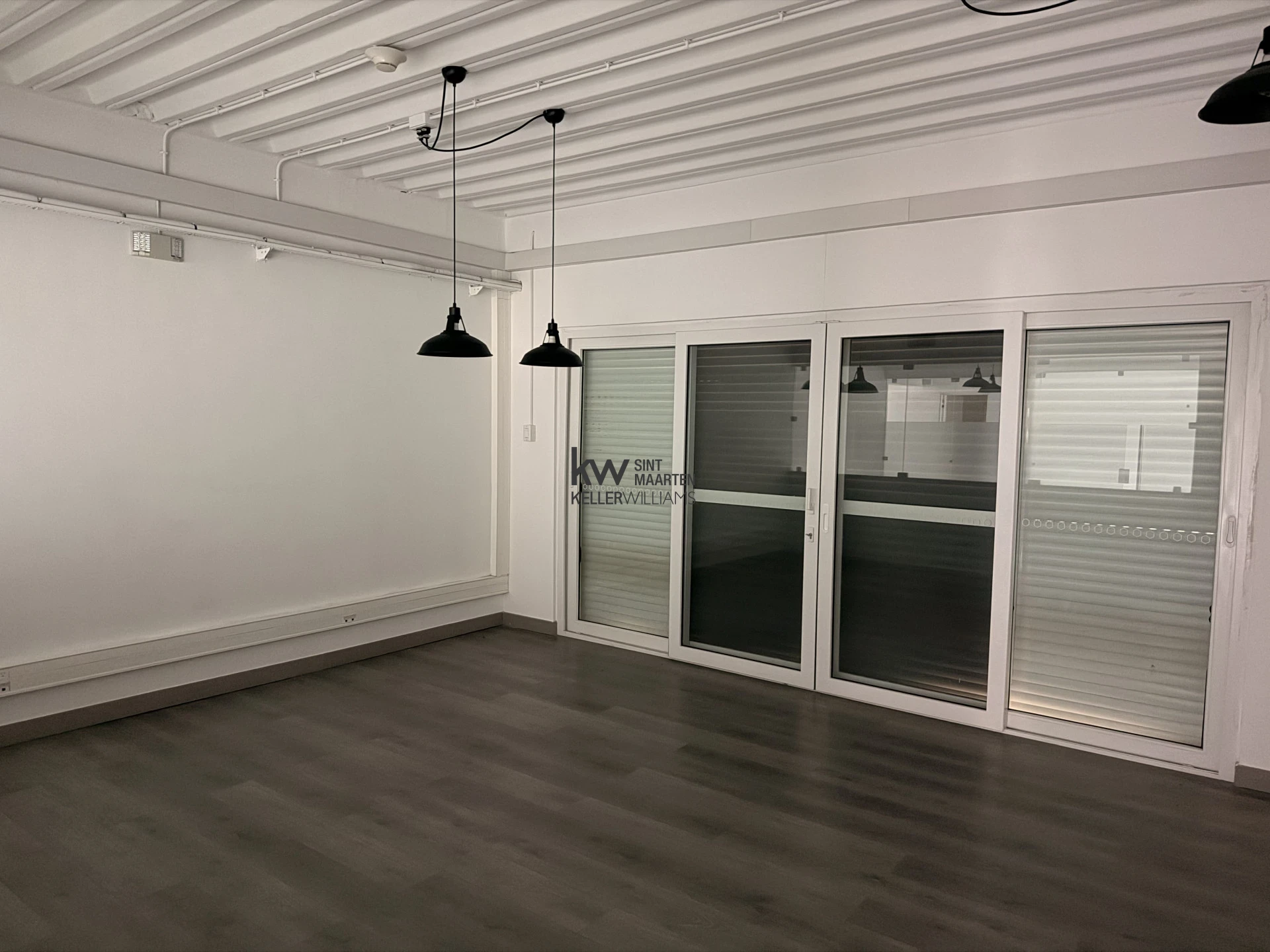 Commercial in Simpson Bay