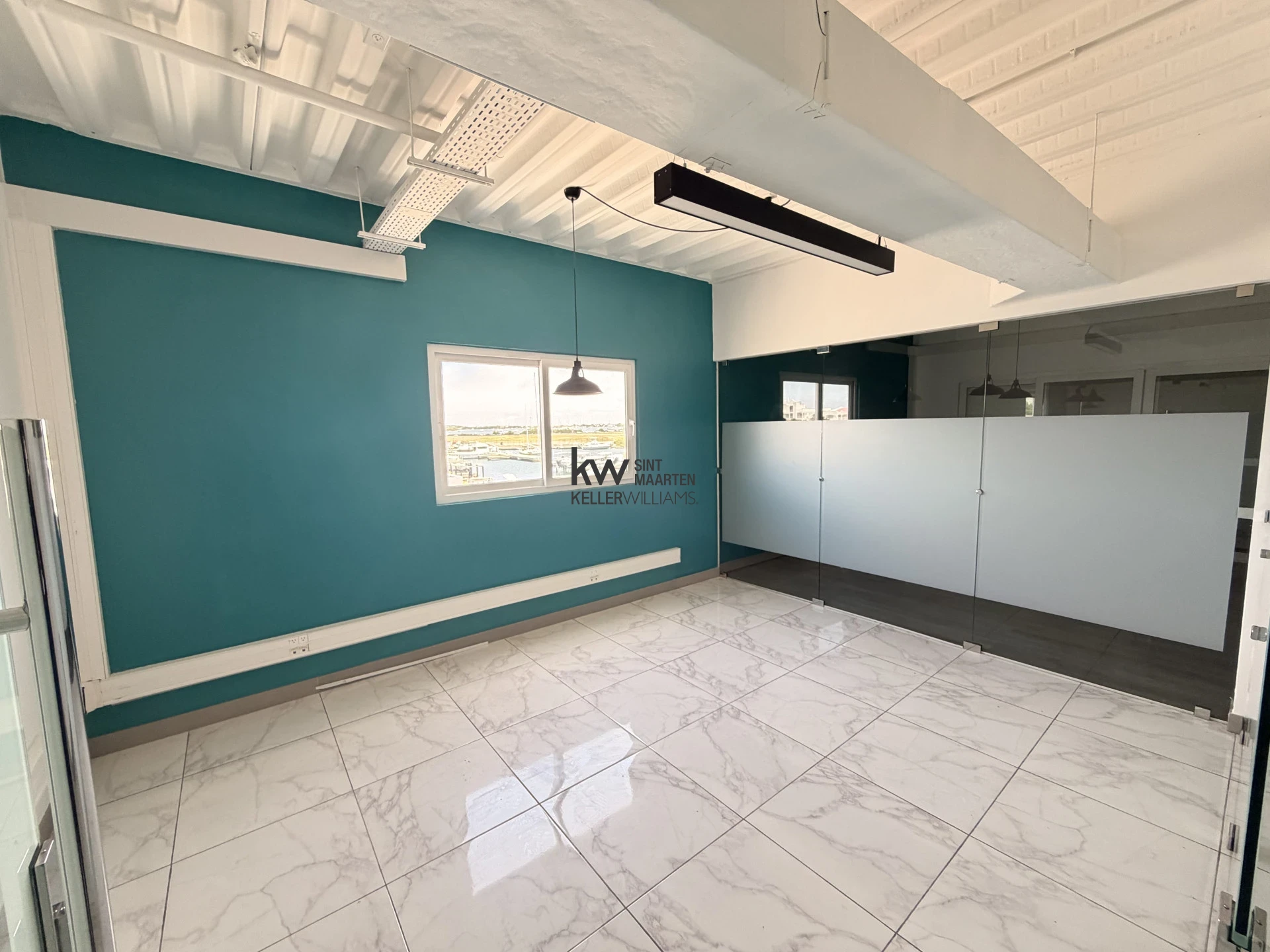 Commercial in Simpson Bay