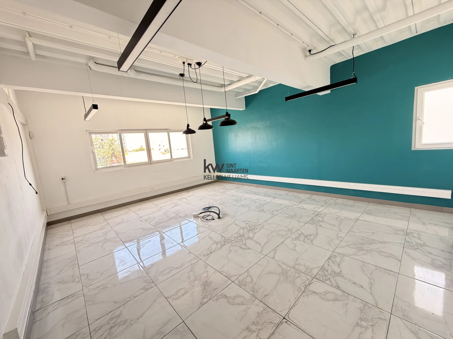 Commercial in Simpson Bay