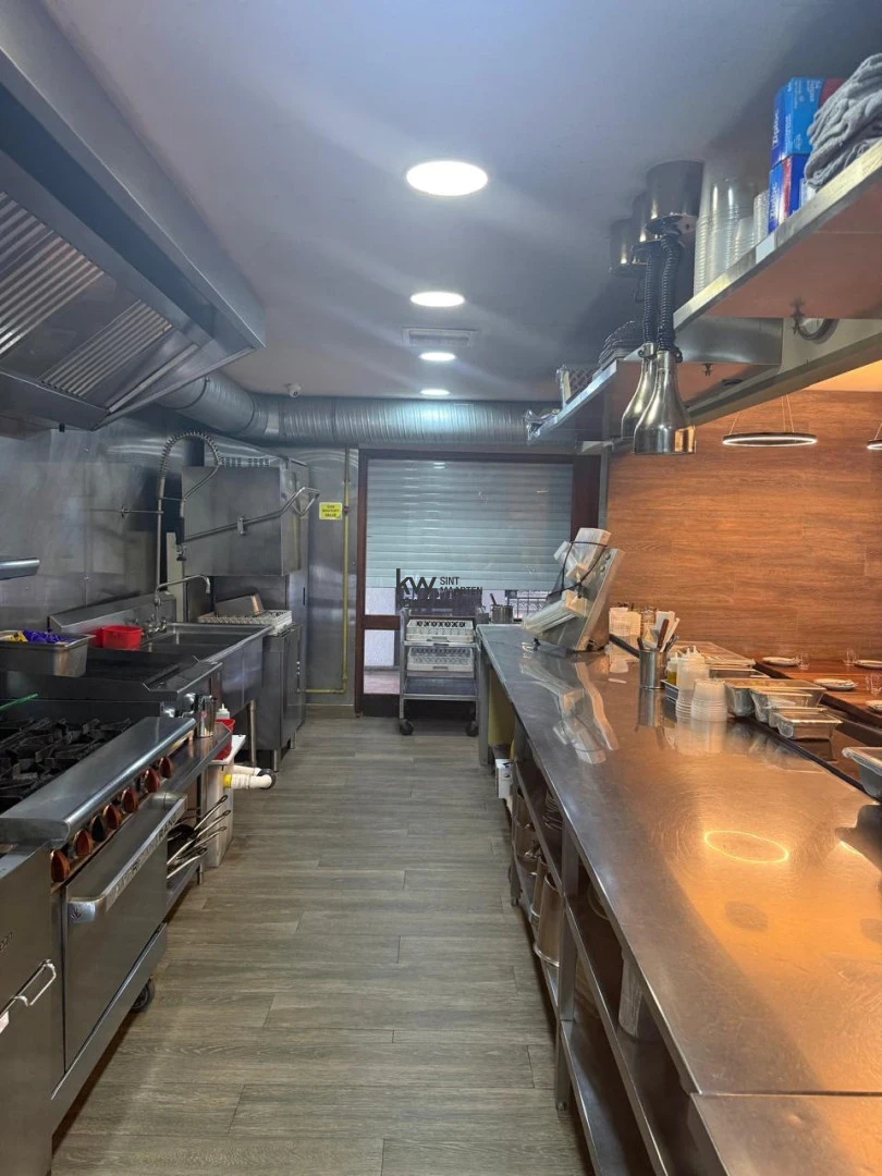 Commercial in Simpson Bay