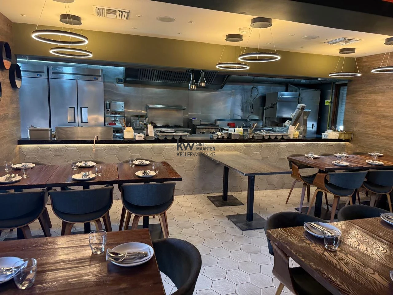 Commercial in Simpson Bay