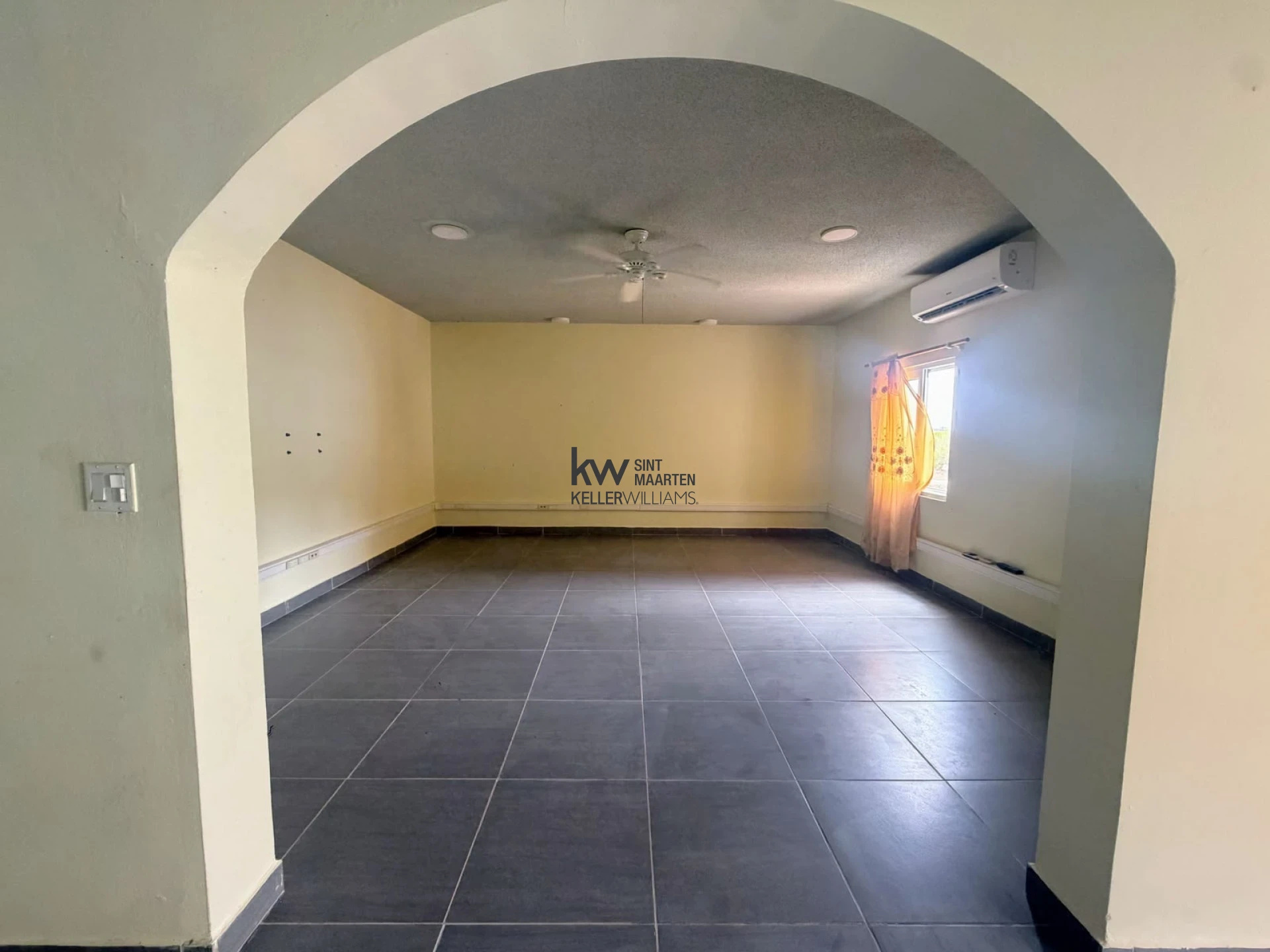 Apartment in Oyster Pond
