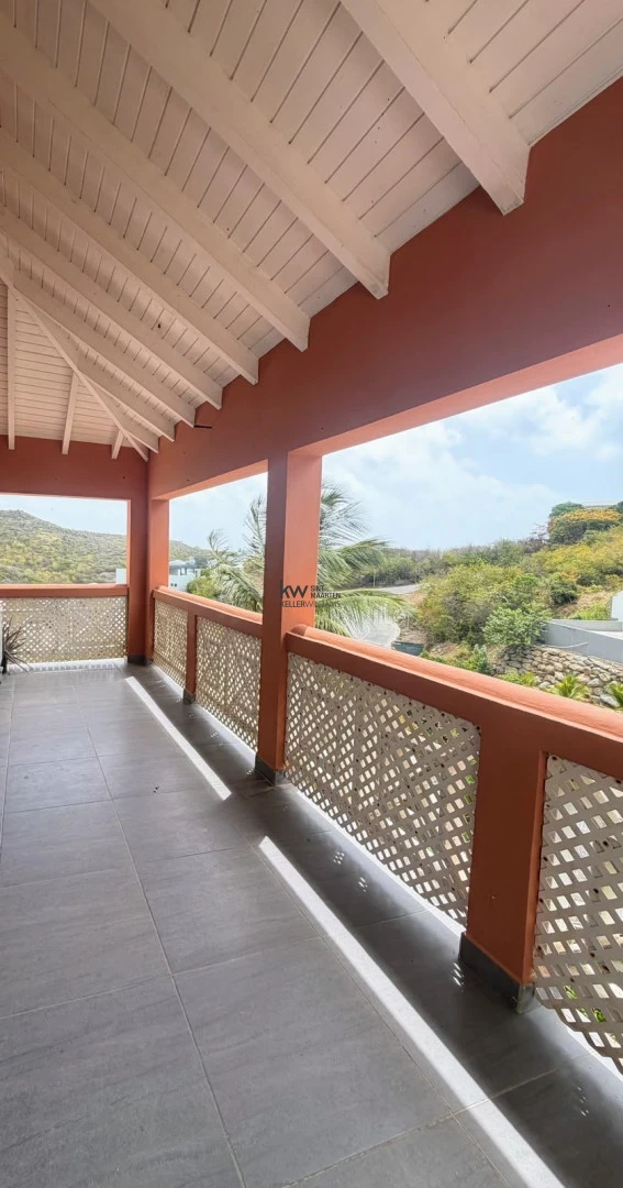 Apartment in Oyster Pond