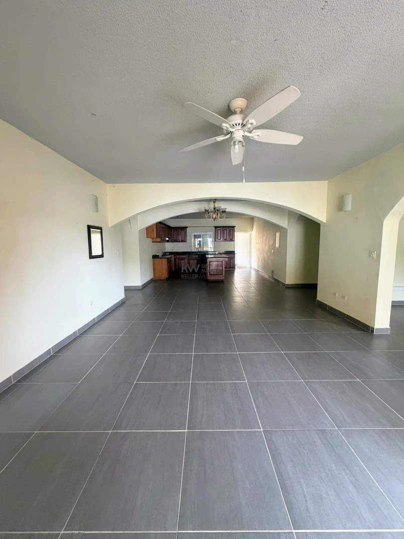Apartment in Oyster Pond