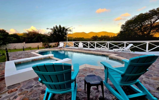 Spacious Home with Large Garden and Pool Spacious Home with Large Garden and Pool