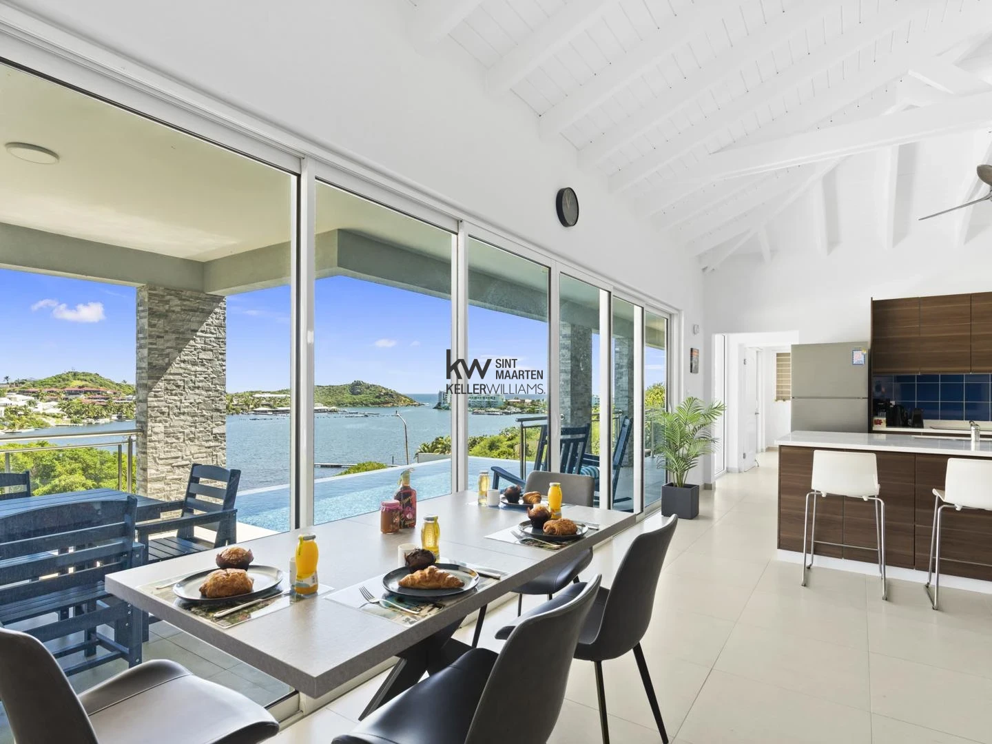 Apartment in Oyster Pond